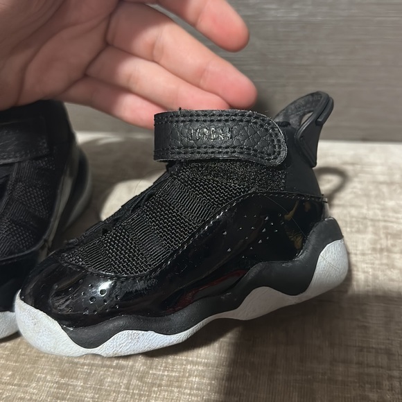 Black Jordan’s 4c - Picture 2 of 3